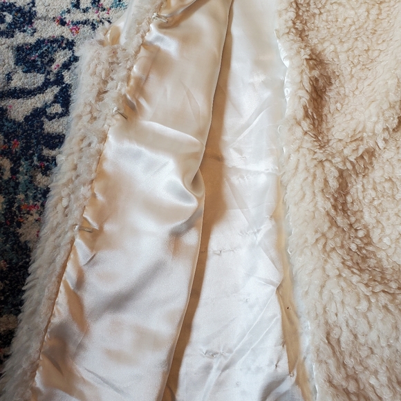 🩷 Faux Wool Vest - Picture 4 of 12